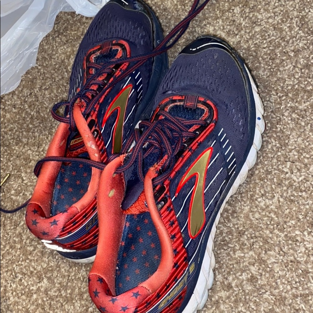 Women’s tennis shoes Brooks size 8.5
